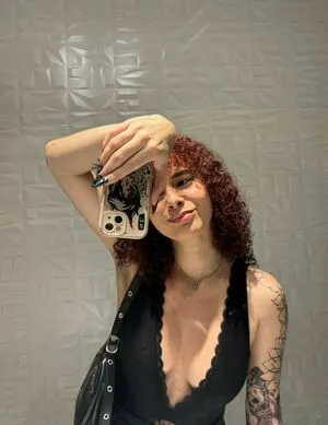 Larissa Xavier Thumbnail Picture