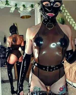 Latexloverlaura2 Thumbnail Picture