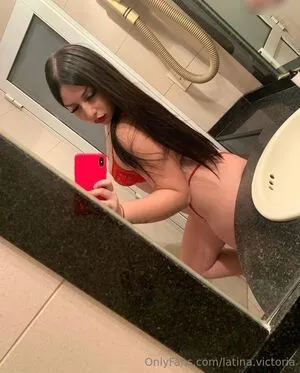 Latina Victoria Thumbnail Picture