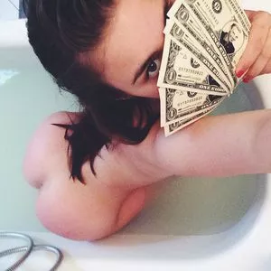 Laura Kokinova Thumbnail Picture