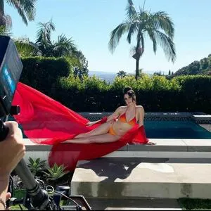 Laura Marano OnlyFans Leaked Free Thumbnail Picture - #MFPuGradDd
