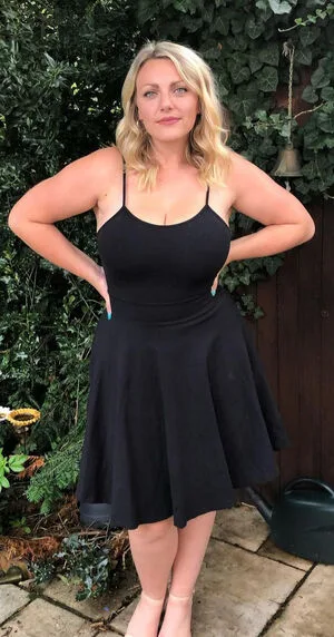 Lauracurvemodel OnlyFans Leaked Free Thumbnail Picture - #8RWizm4bLm
