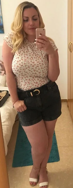Lauracurvemodel OnlyFans Leaked Free Thumbnail Picture - #OVAN6DSJ2f