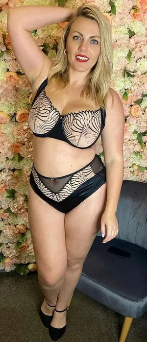Lauracurvemodel OnlyFans Leaked Free Thumbnail Picture - #hclOitPWGT