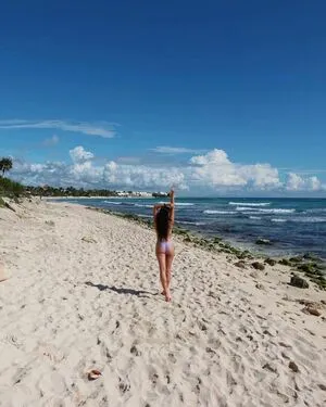Laurapeyramaure Thumbnail Picture