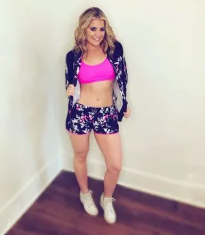 Lauren Alaina Thumbnail Picture