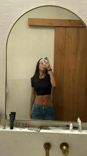 Lauren Bullen Thumbnail Picture