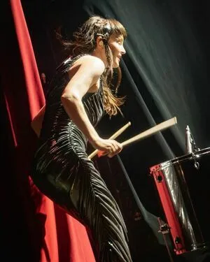 Lauren Mayberry Thumbnail Picture