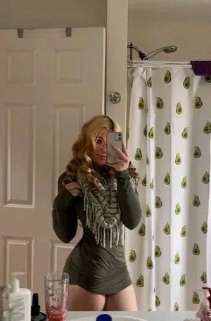 Lauren Suzaanne Profile Thumbnail