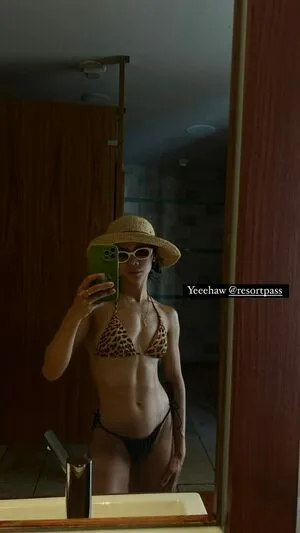 Leah Lewis Profile Thumbnail