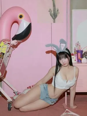 Lee Lyn Thumbnail Picture
