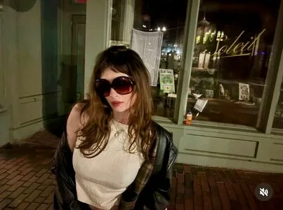 Leels Thumbnail Picture
