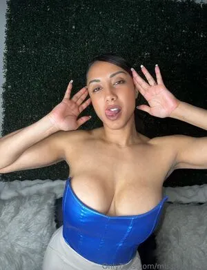 Leila Grey Thumbnail Picture