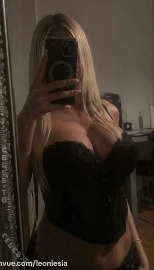 Leoniesia OnlyFans Leaked Free Thumbnail Picture - #32AbOTQFbm