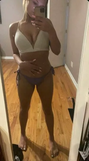 Lexy Thomas Thumbnail Picture