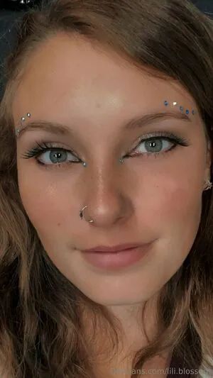Lili Blossom Thumbnail Picture