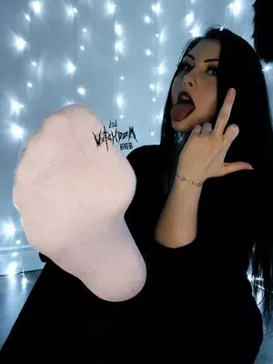 Lilwitxh Thumbnail Picture