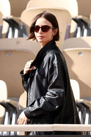 Lily Collins OnlyFans Leaked Free Thumbnail Picture - #2U84e2MS2Y