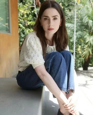 Lily Collins OnlyFans Leaked Free Thumbnail Picture - #qeQKUIxpLB