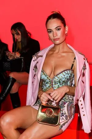 Lily James OnlyFans Leaked Free Thumbnail Picture - #bnWGWO2lso