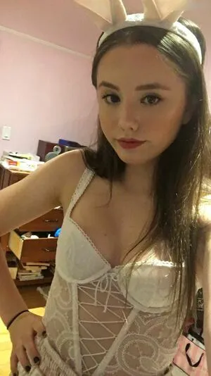 Lily Mo Sheen Thumbnail Picture
