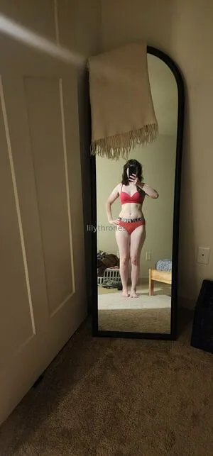 Lilythrones OnlyFans Leaked Free Thumbnail Picture - #YvABSOXOog