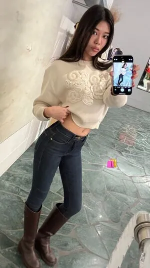 Lilyy Yk Thumbnail Picture