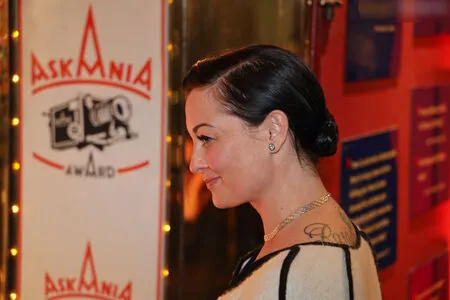 Lina Van De Mars Thumbnail Picture