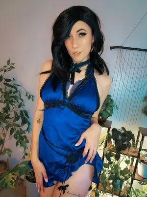 Lindsay Elyse Thumbnail Picture