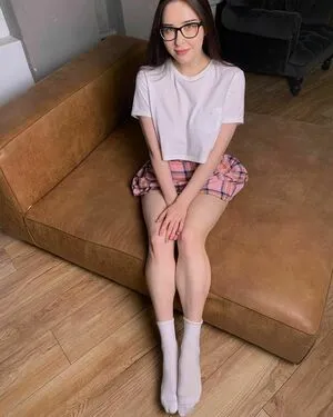 Lisa Wow Thumbnail Picture