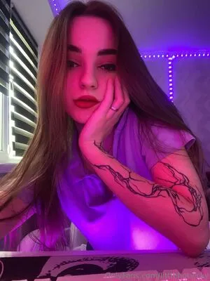 Littlehottyvi Thumbnail Picture