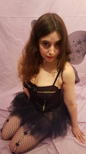 Littleredgirl Thumbnail Picture