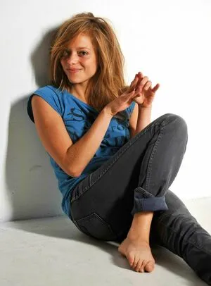 Lizzie Brochere Thumbnail Picture