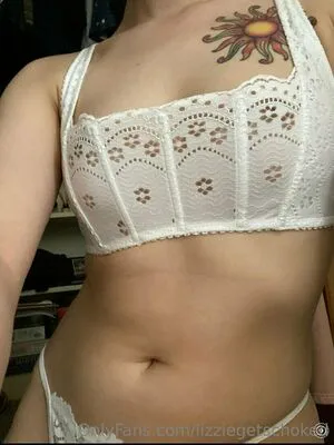 Lizziegetschoked Thumbnail Picture
