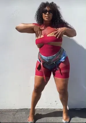 Lizzo OnlyFans Leaked Free Thumbnail Picture - #QvzFuJ1nZr