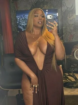 Lizzo OnlyFans Leaked Free Thumbnail Picture - #eNa8igk4FD
