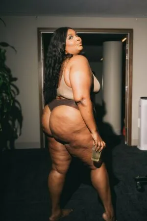 Lizzo Thumbnail Picture