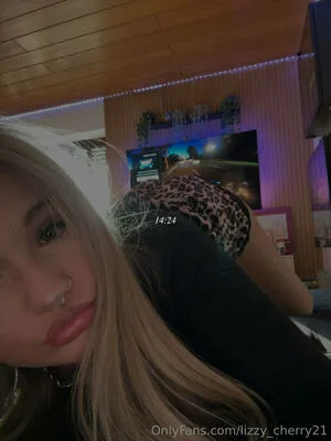 Lizzy Cherry21 OnlyFans Leaked Free Thumbnail Picture - #iqNCRLOUZ7