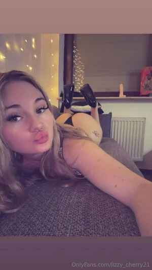 Lizzy Cherry21 OnlyFans Leaked Free Thumbnail Picture - #vkB036UBGj