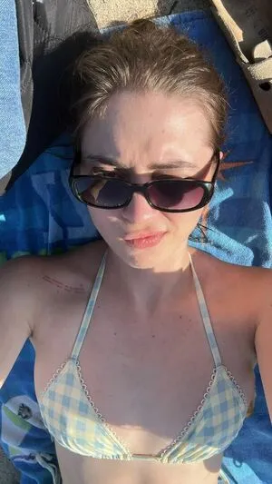 Lizzy Mcalpine OnlyFans Leaked Free Thumbnail Picture - #JChKYIjaDA