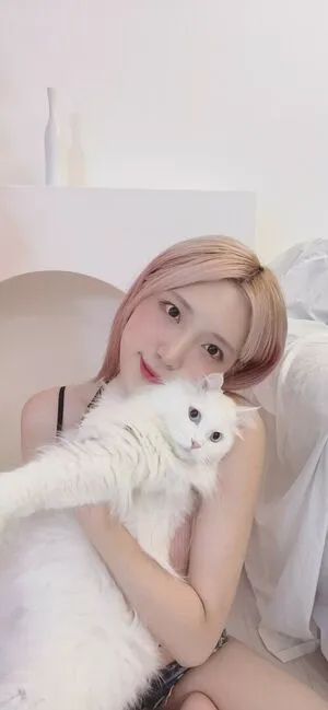 Lluchiaa Thumbnail Picture