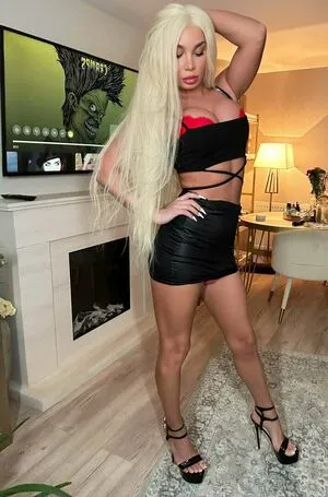 Lola Christina Profile Thumbnail