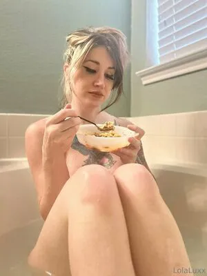 Lolaluxx Thumbnail Picture