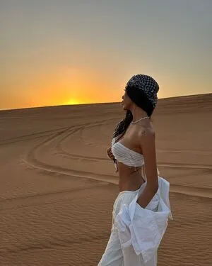 Lollaa35 Thumbnail Picture