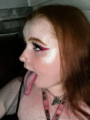 Longtonguebitch Thumbnail Picture