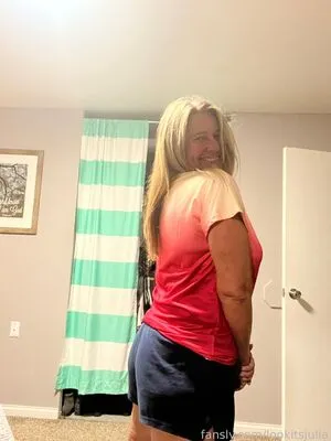Lookitsjulia Thumbnail Picture
