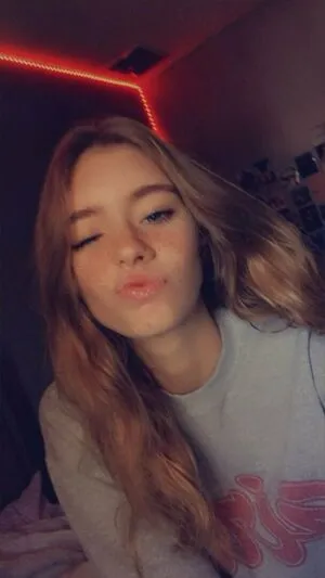 Lora Berry Thumbnail Picture