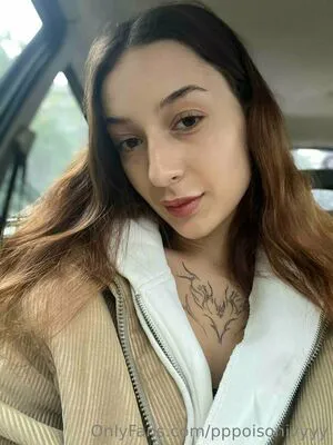 Lorataylor Thumbnail Picture
