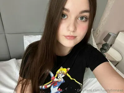 Lovelytinnaxo Thumbnail Picture