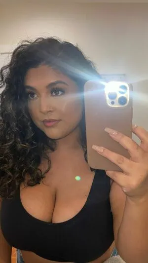 Lucia Yanez Thumbnail Picture